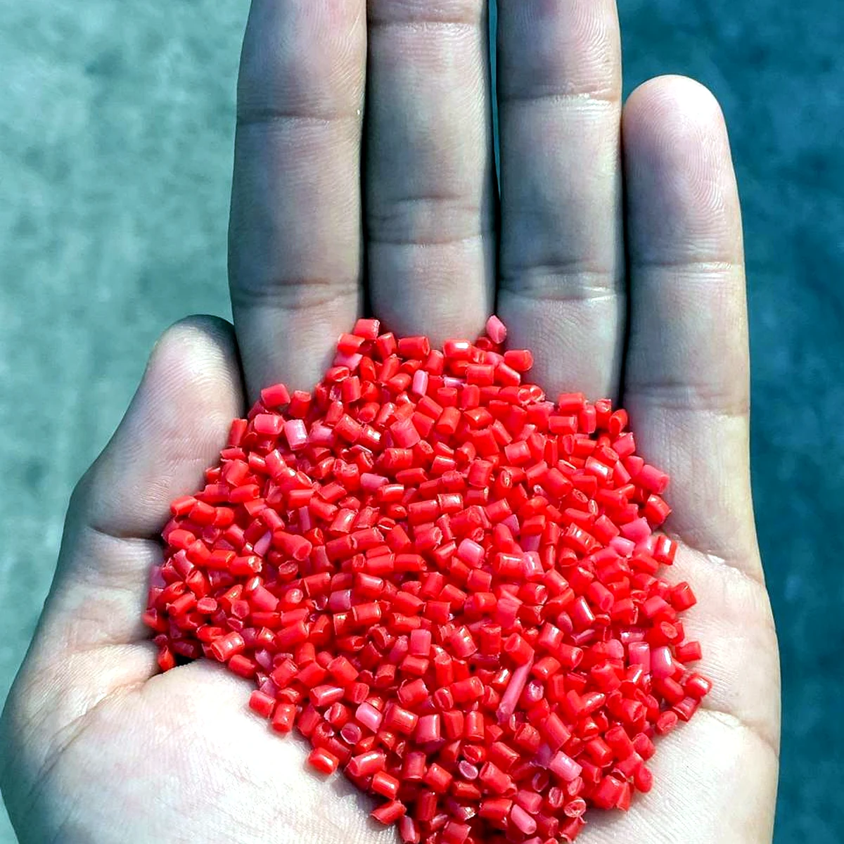 ReFORM rLDPE Zipper Red granules